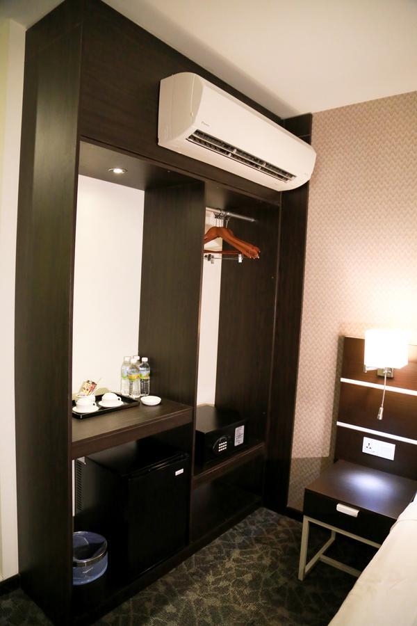K Garden Hotel Parit Buntar Exterior photo