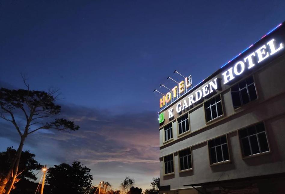 K Garden Hotel Parit Buntar Exterior photo